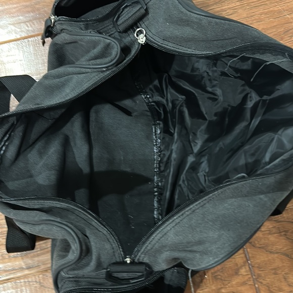 Ed Hardy duffel bag - Picture 6 of 6